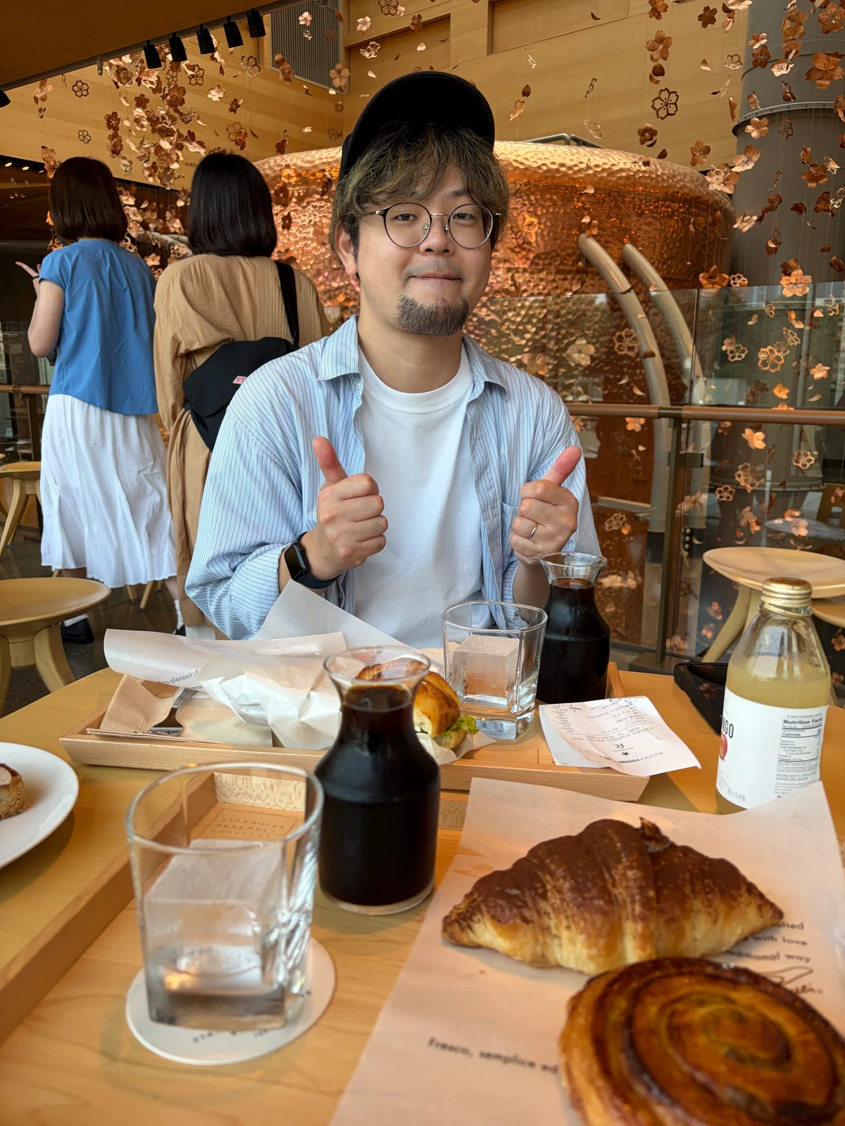 おしゃれパパさんを探すために、社員の小川さんと中目黒を散策しました。謎に1500円のコーヒー頼んでしまった